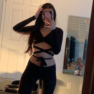 Super cute Urban Outfitters Long Sleeve Wrap Top🖤